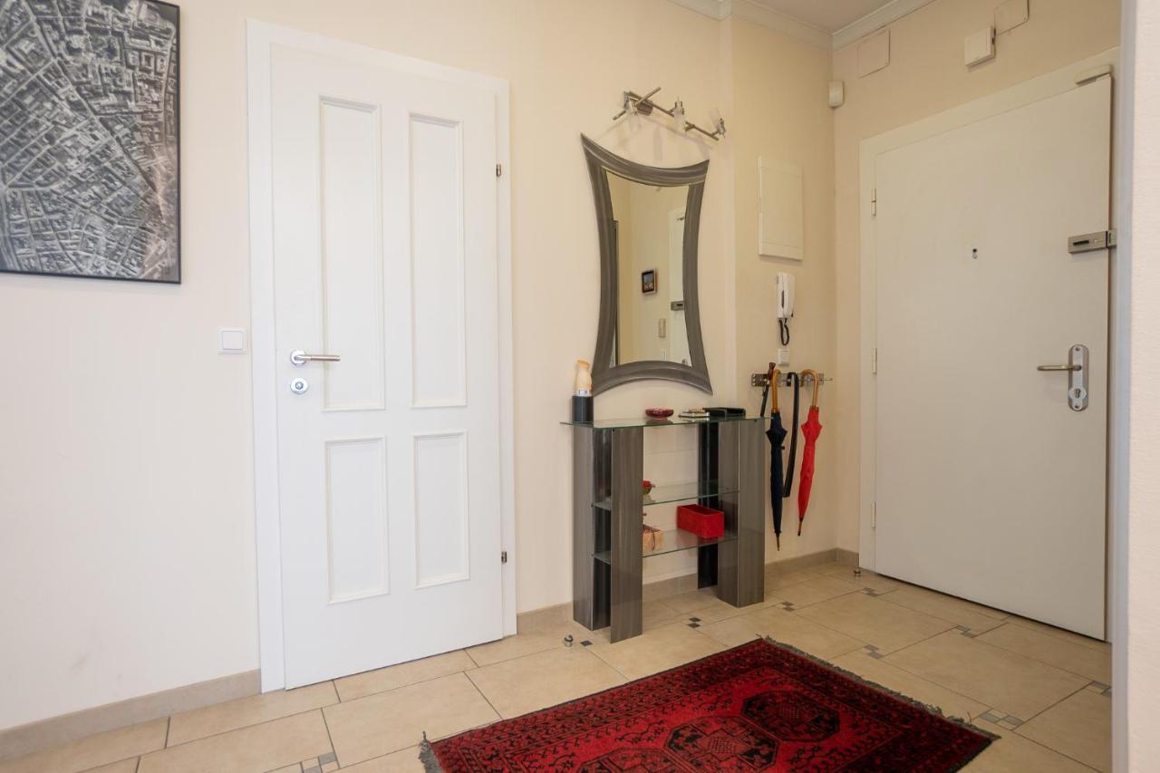 Appartement With A Balcony - 15 Min To City Center *