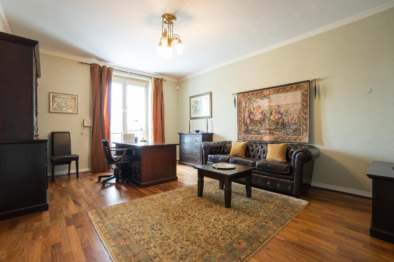 With A Balcony - 15 Min To City Center Wenen
