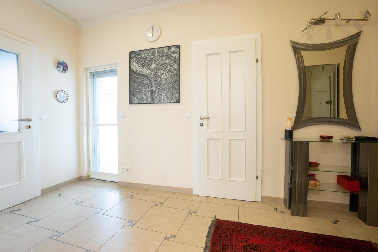 With A Balcony - 15 Min To City Center Wenen