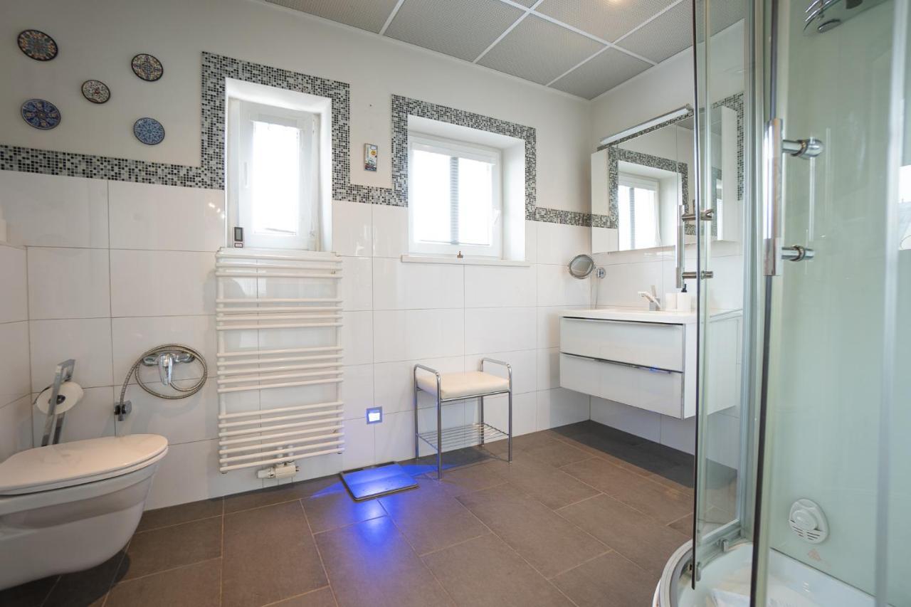 With A Balcony - 15 Min To City Center Wenen